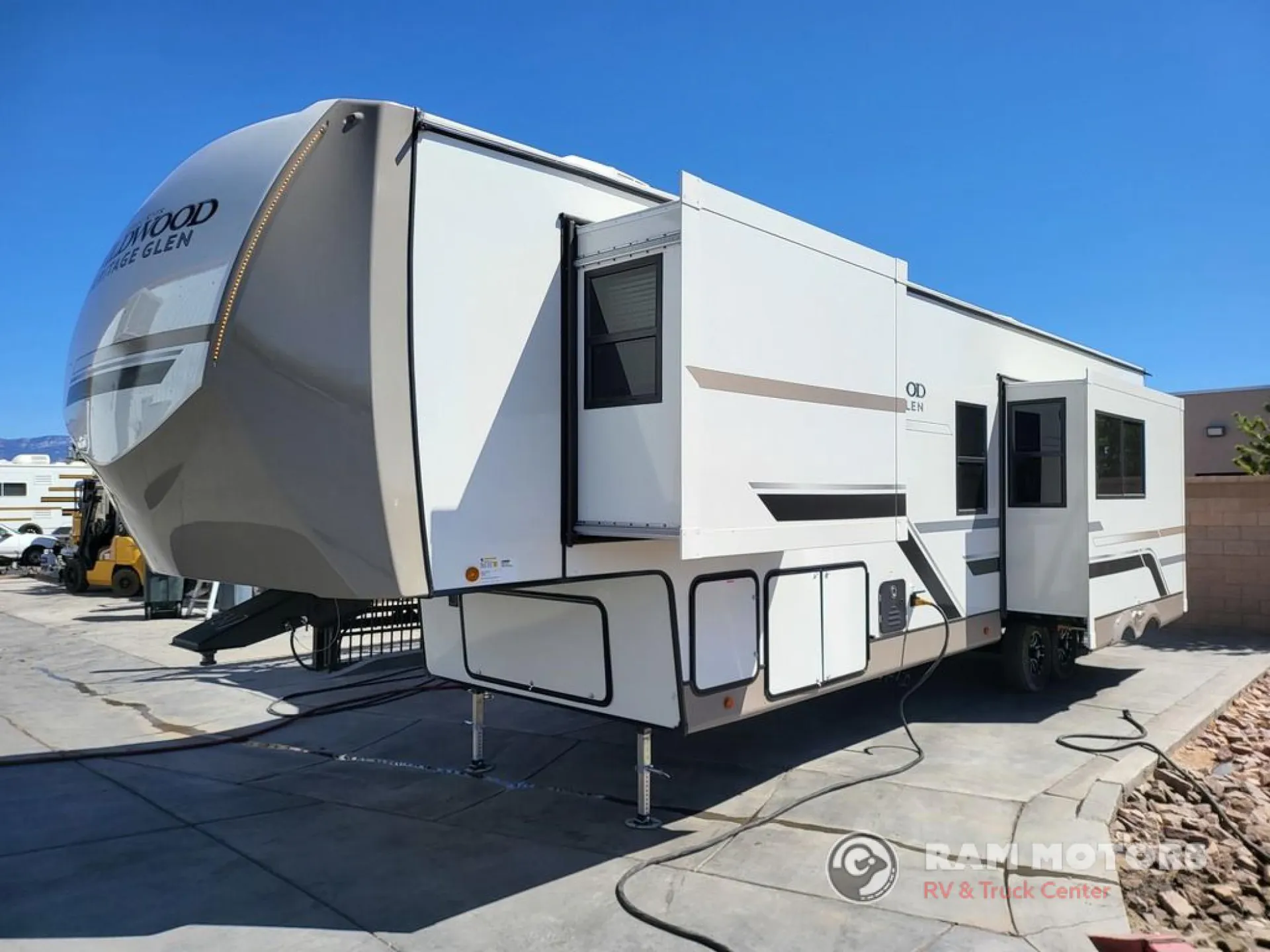 2024 Forest River Wildwood 328BH - Photo 4