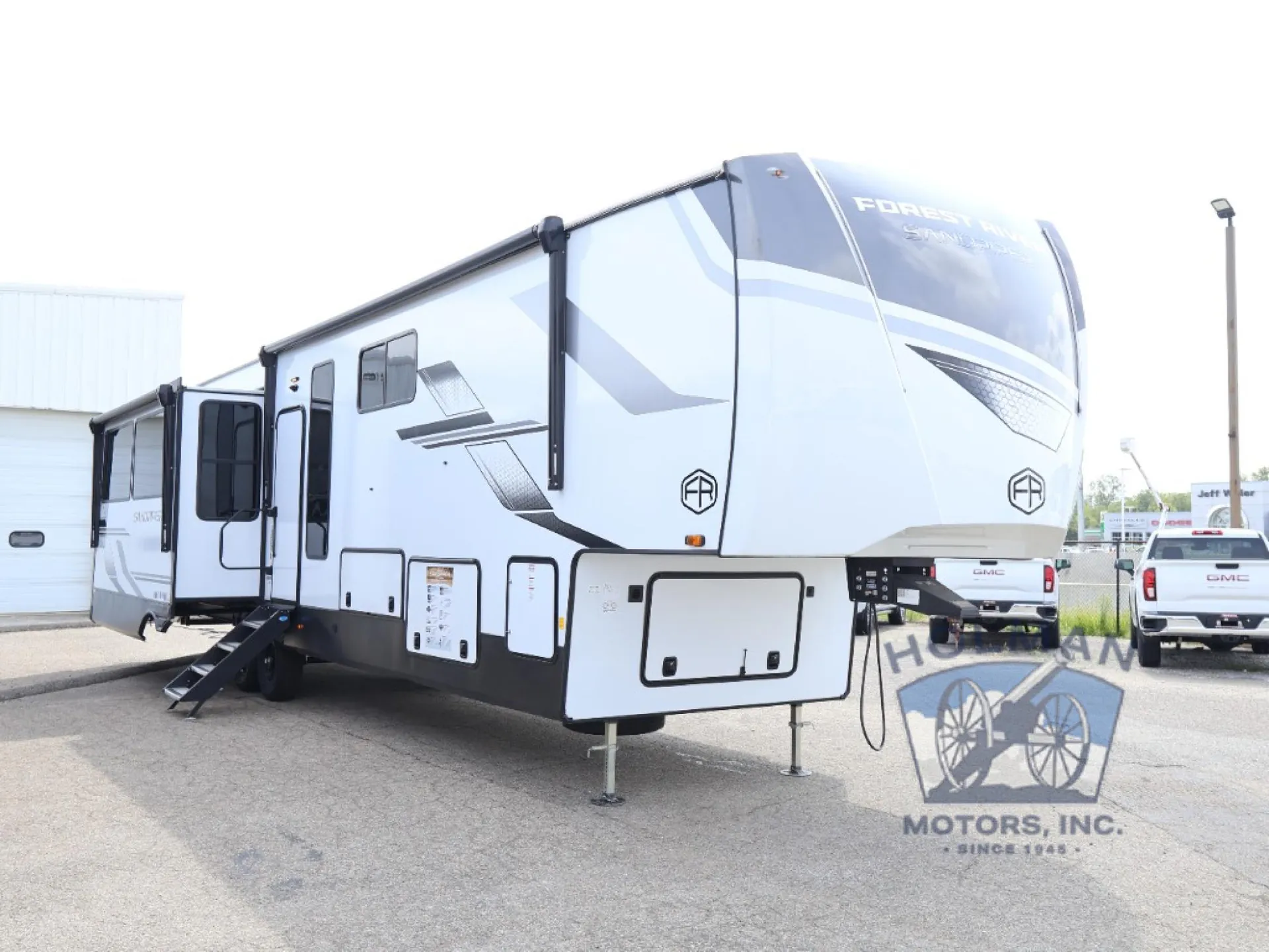 2026 Forest River Sandpiper 3900HBLR