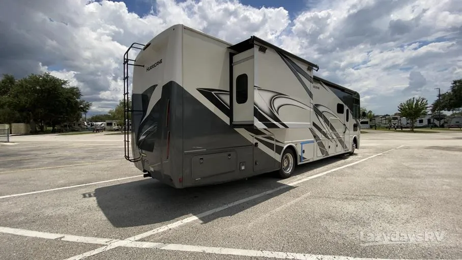 2023 Thor Motor Coach Hurricane 35M - Photo 4
