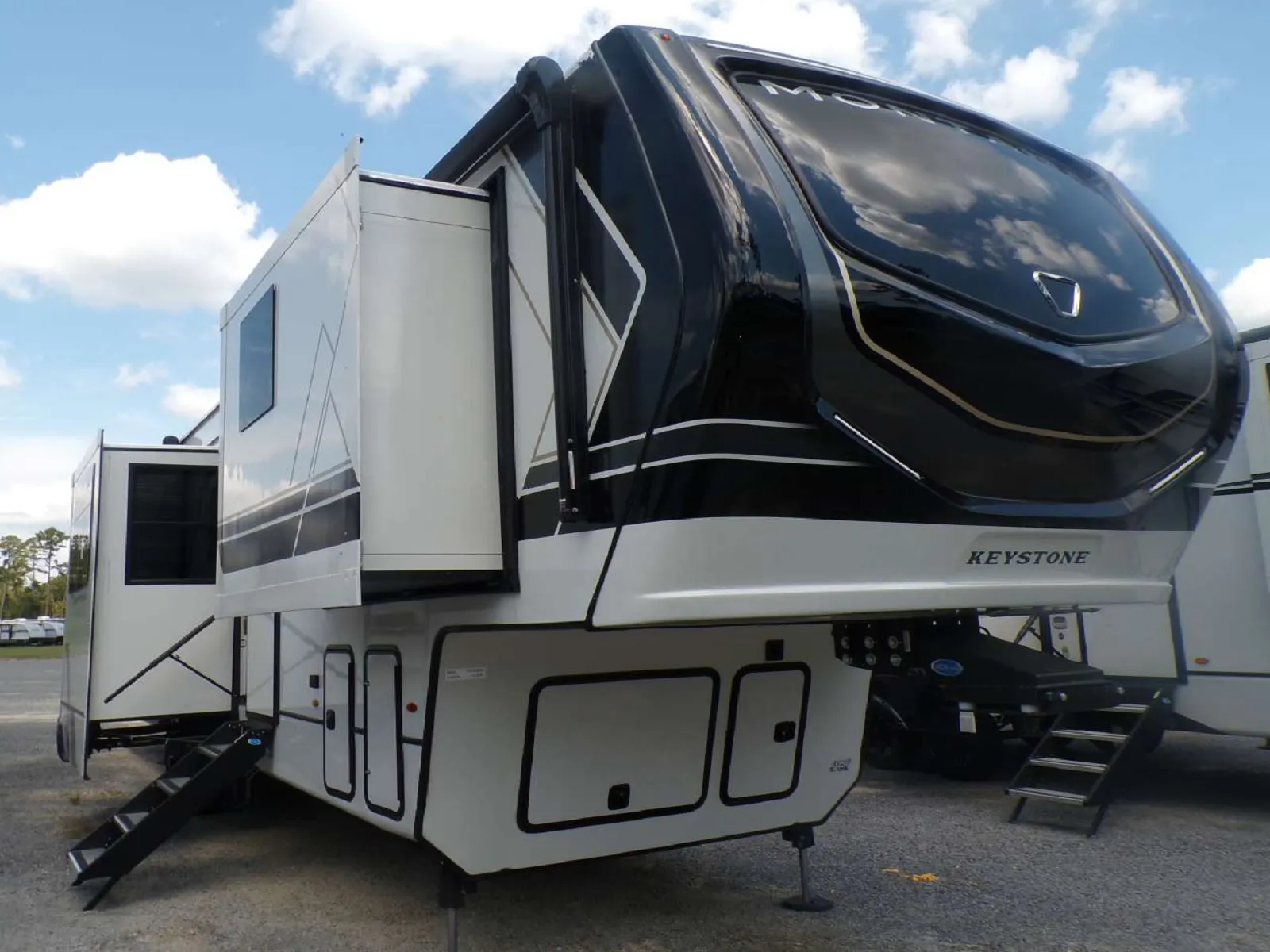 2026 Keystone Montana 3795FK - Photo 2