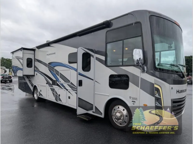 2024 Thor Motor Coach Hurricane 35M - Photo 2