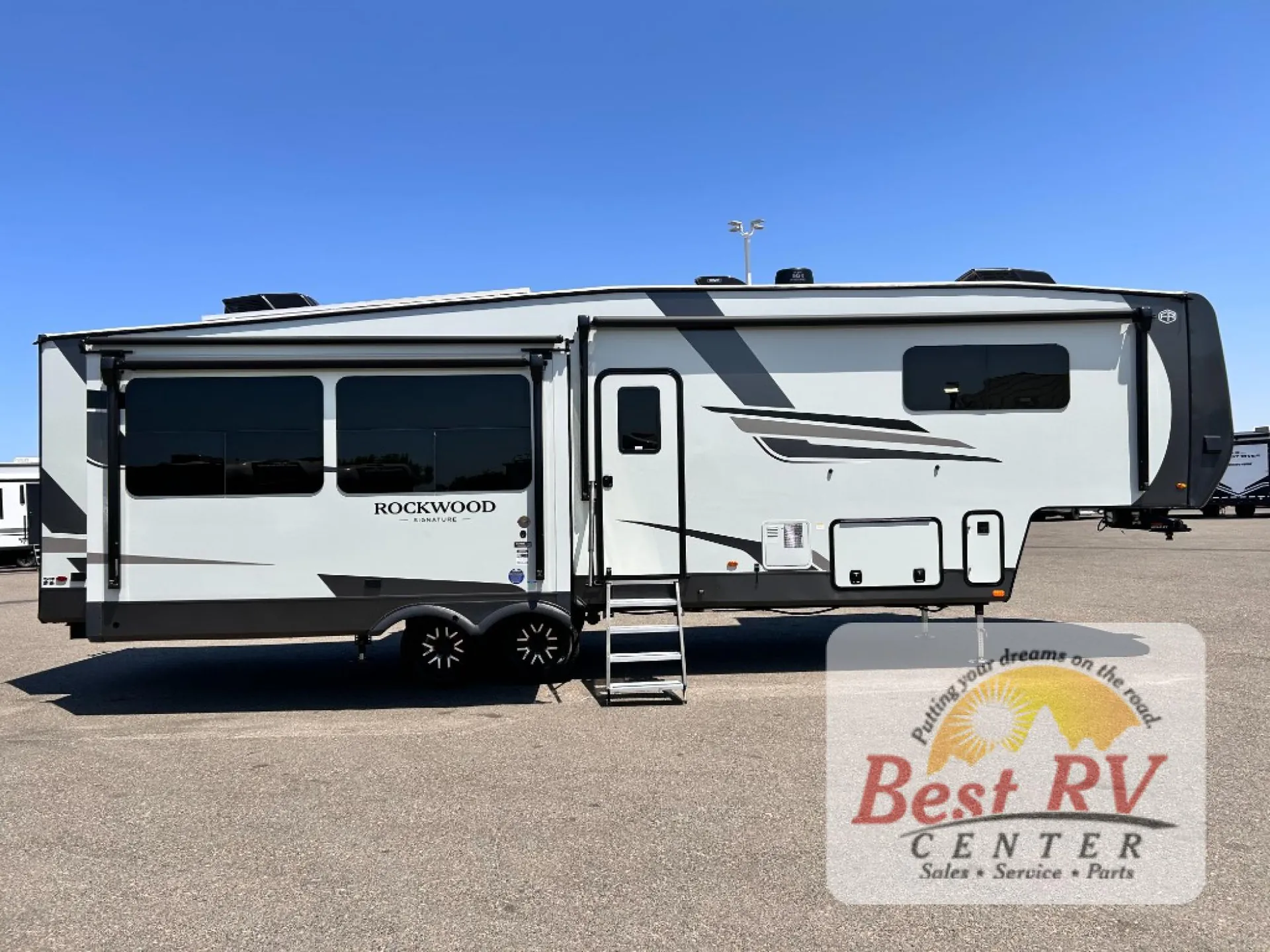 2026 Forest River Rockwood Signature R371RK - Photo 3