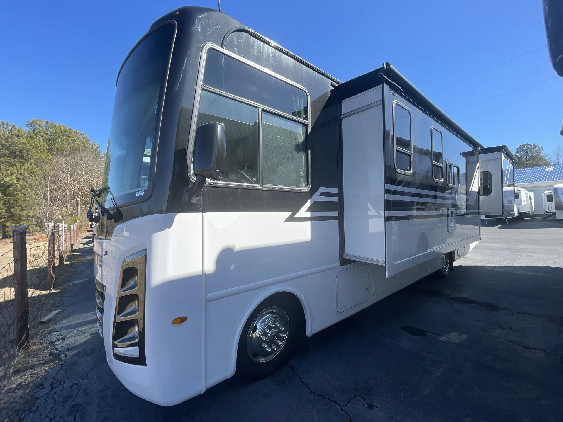 2026 Thor Motor Coach Resonate 30C - Photo 4