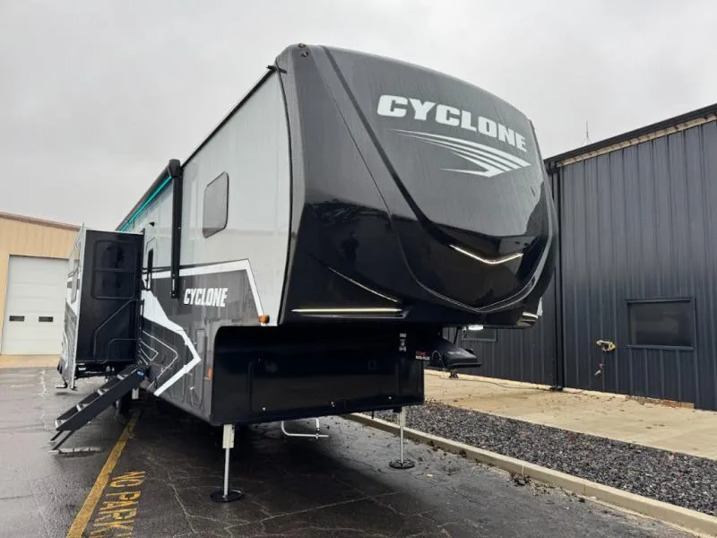 2026 Heartland Cyclone 3913 - Photo 4