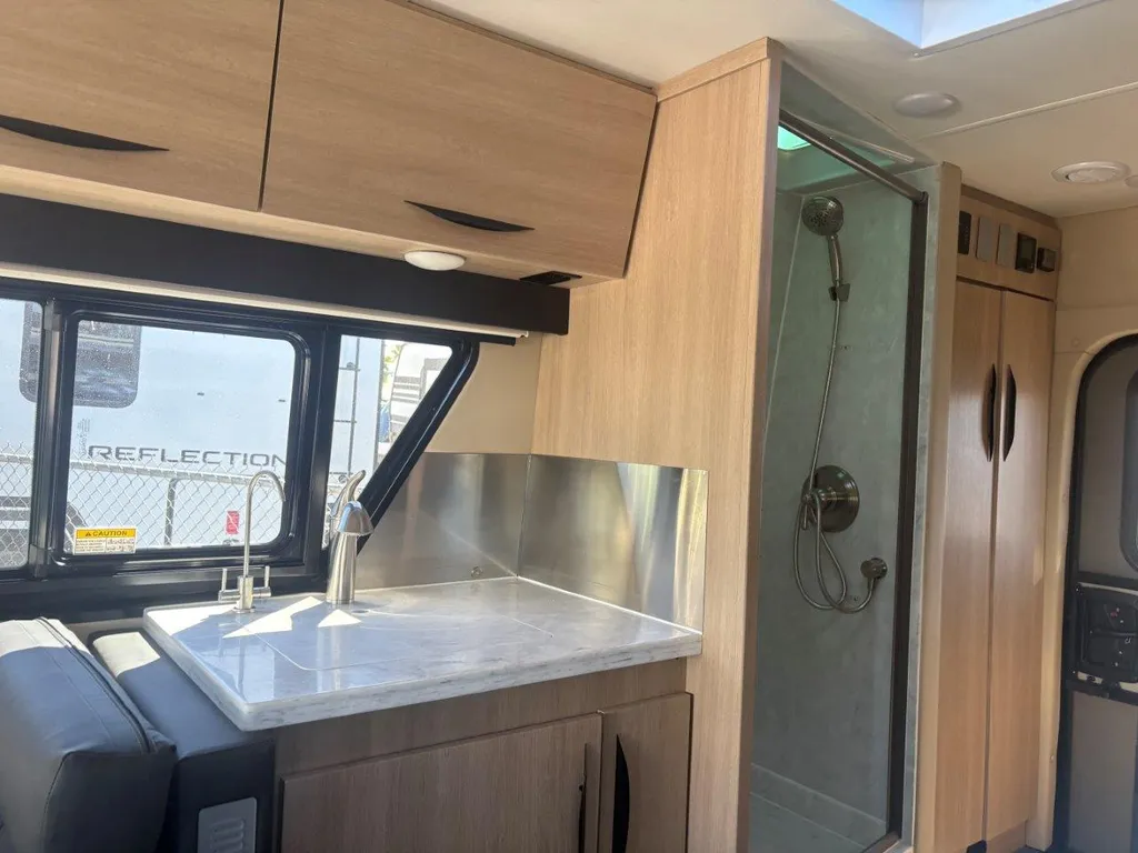 2025 Chinook RV Summit SS, Photos photo 13