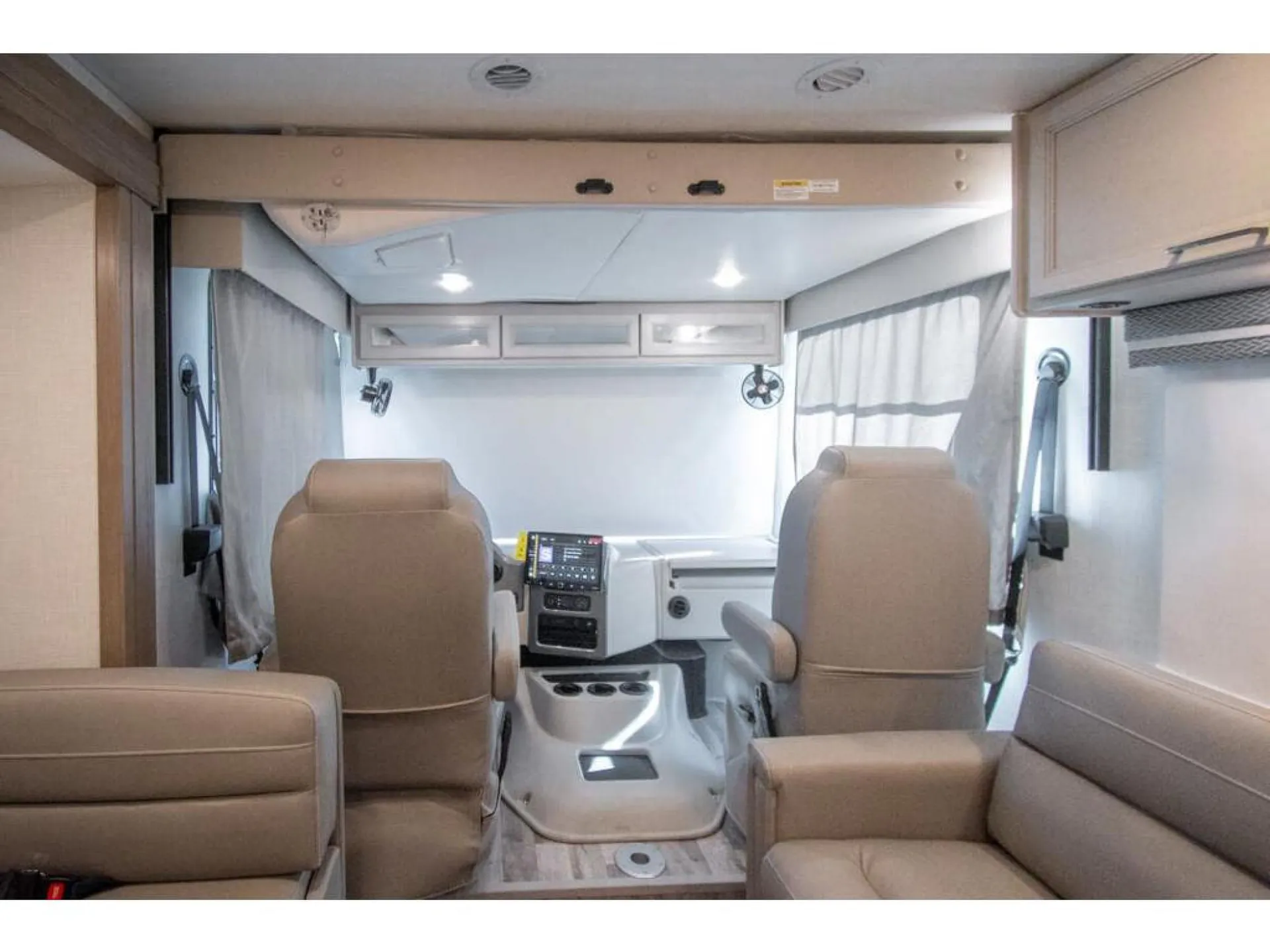 2026 Thor Motor Coach Hurricane 35J - Photo 4