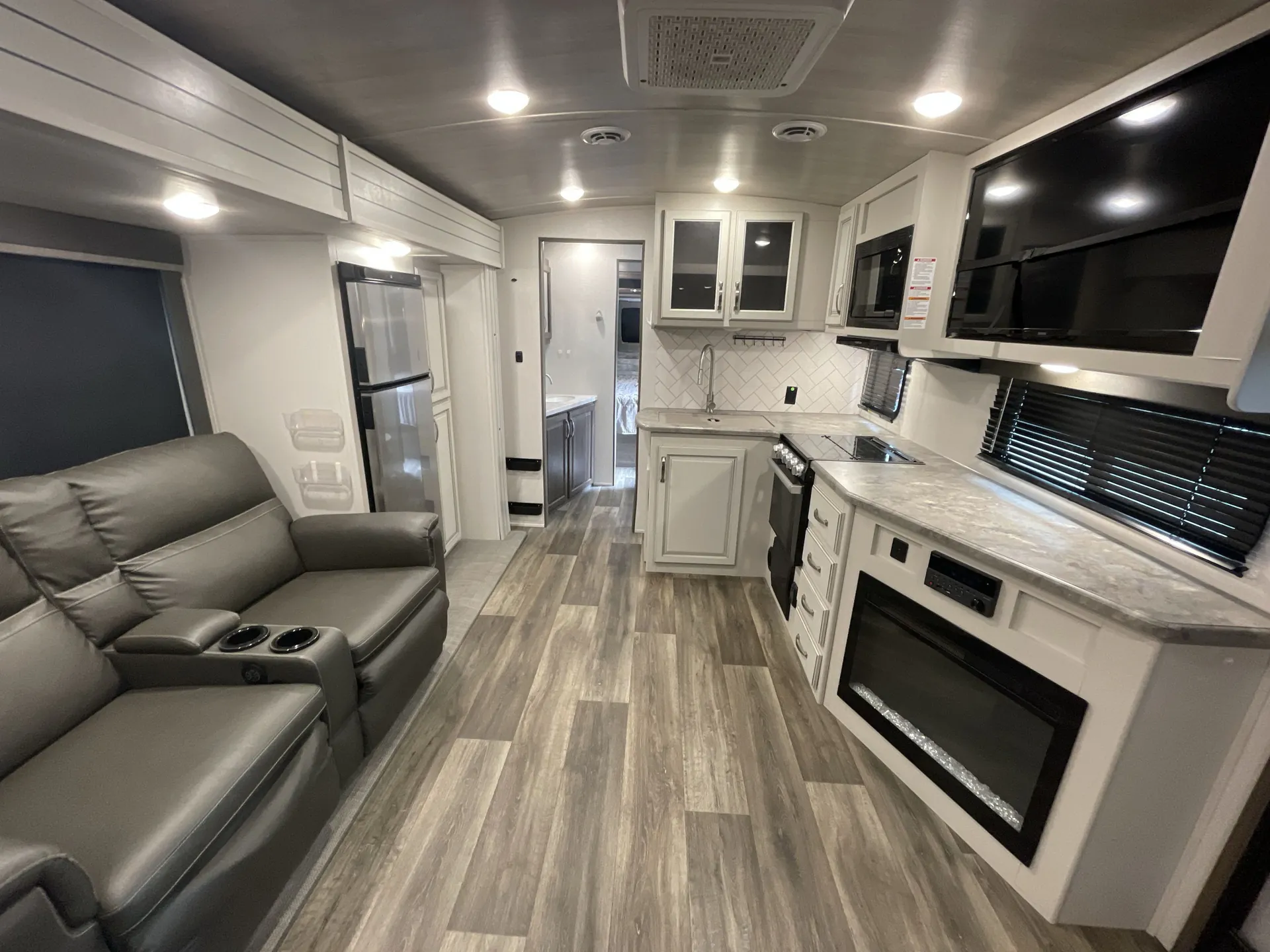 2022 Keystone Cougar Half-Ton 25RDS — living area main