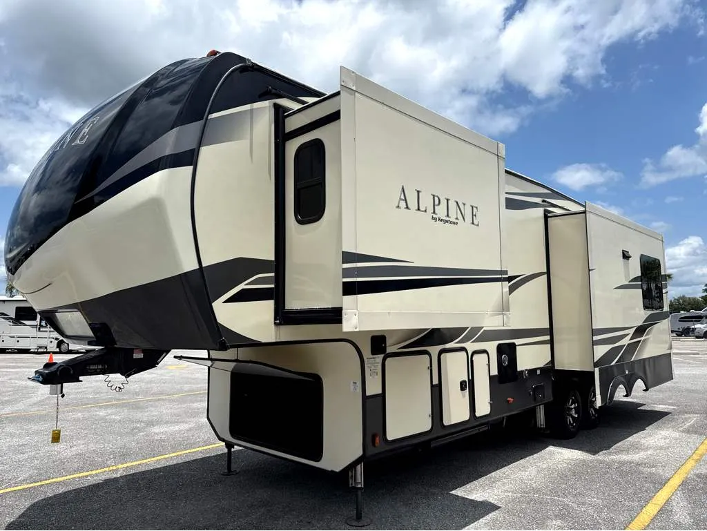 2020 Keystone Alpine 3021RE - Photo 3