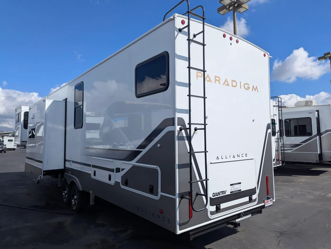 2026 Alliance RV Paradigm 385FL - Photo 4