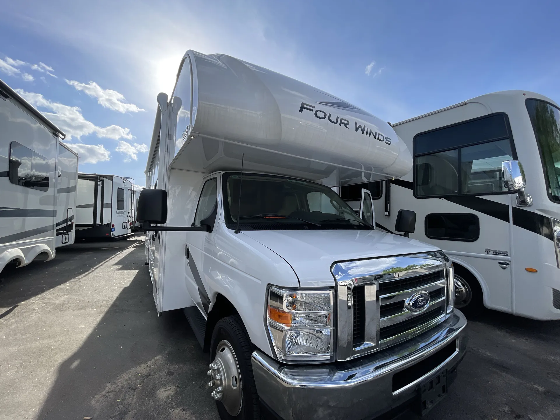 2025 Thor Motor Coach Four Winds 25V - Photo 2