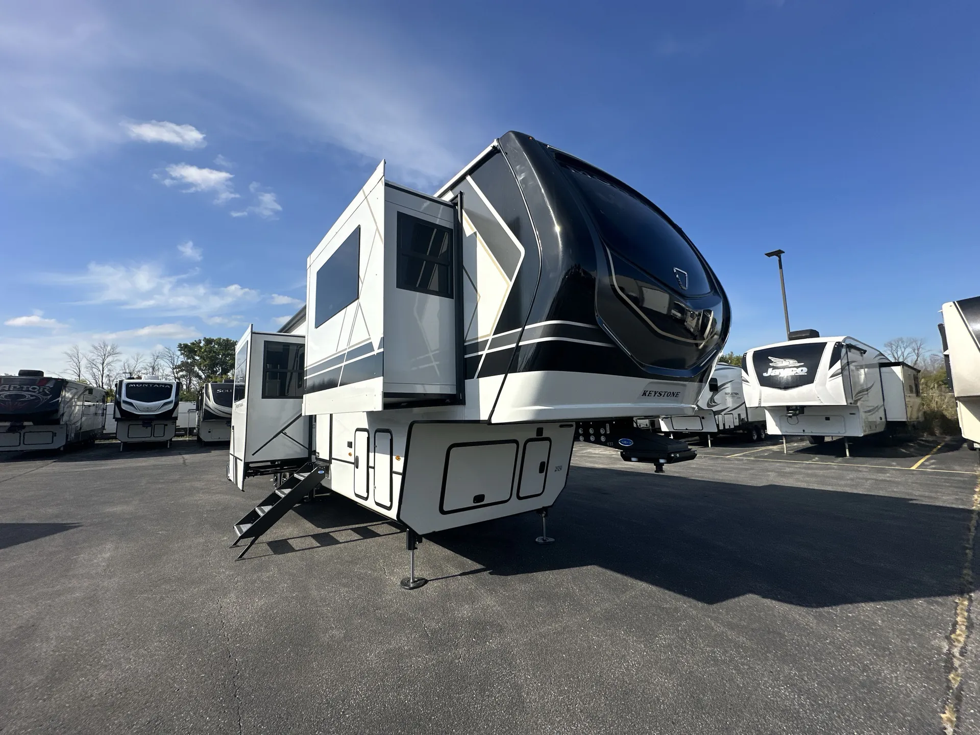 2026 Keystone Montana 3761FL - Photo 2
