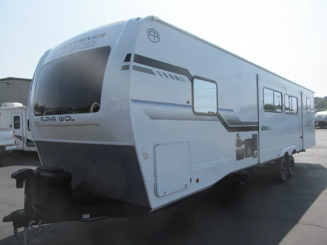 2026 Forest River Cherokee Alpha Wolf 33BH, Photos photo 4