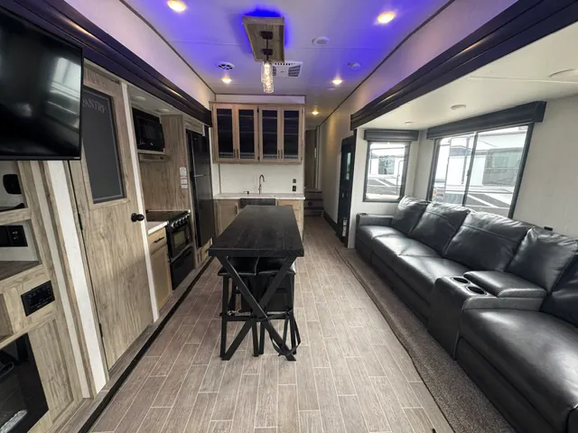 2022 Forest River Cherokee Arctic Wolf 3880 SUITE, Photos photo 17