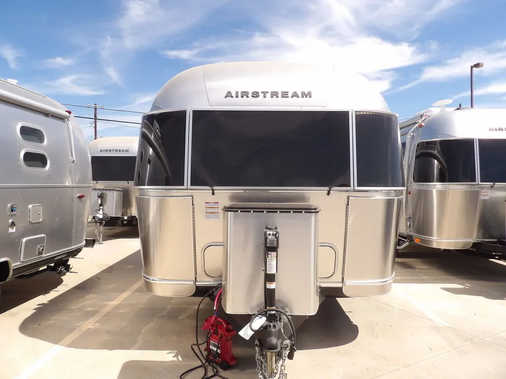 2025 Airstream Flying Cloud 27FB - Photo 4