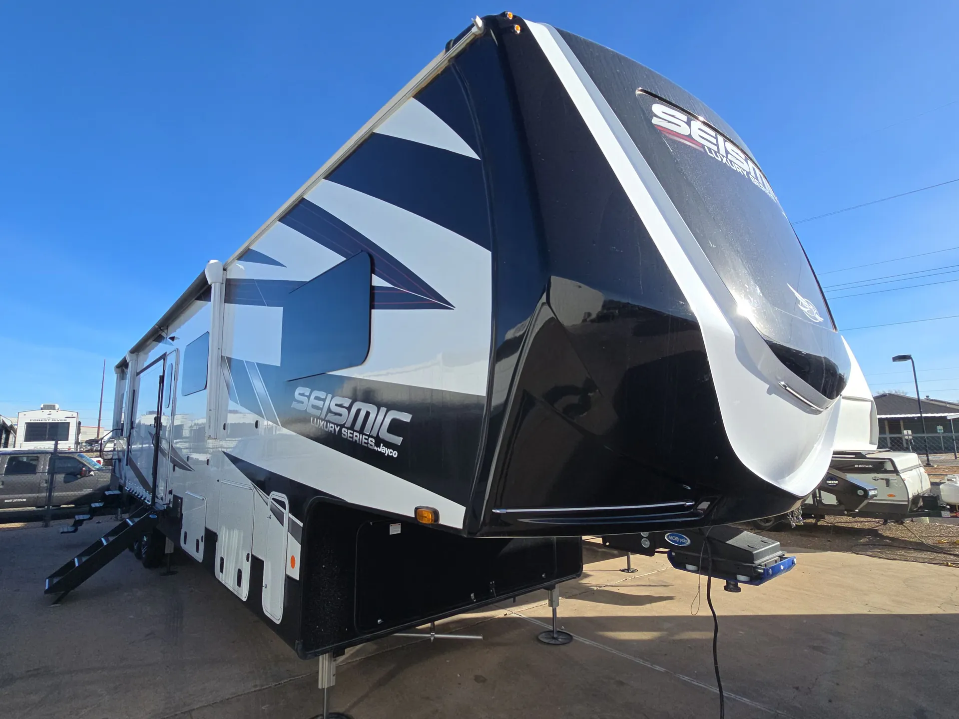 2025 Jayco Seismic Luxury Series 4113