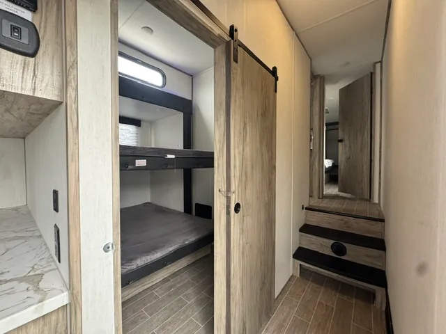 2022 Forest River Cherokee Arctic Wolf 3880 SUITE, Photos photo 15