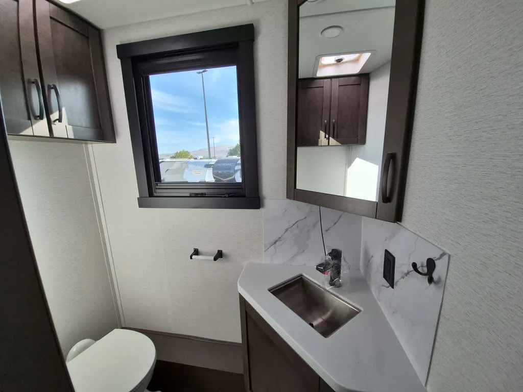 2027 Entegra Coach Accolade 37K, Photos photo 24