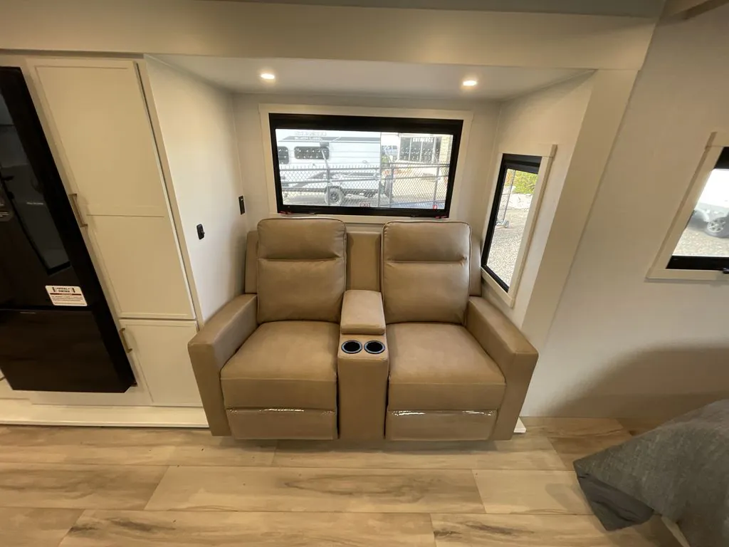 2026 Brinkley Model Ix 23X, Photos photo 9