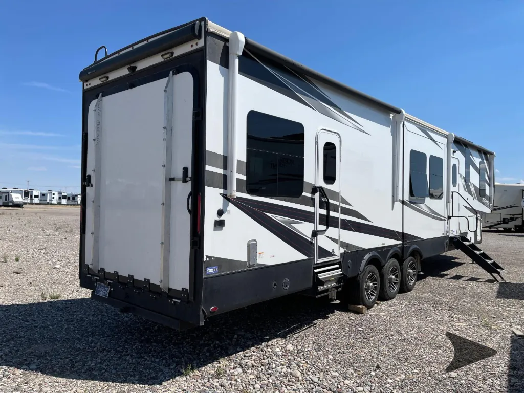 2023 Jayco Seismic Luxury Series 3815, Photos photo 5