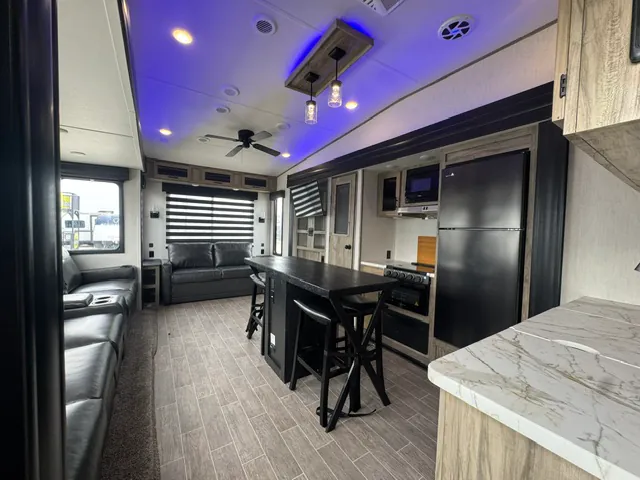 2022 Forest River Cherokee Arctic Wolf 3880 SUITE, Photos photo 14