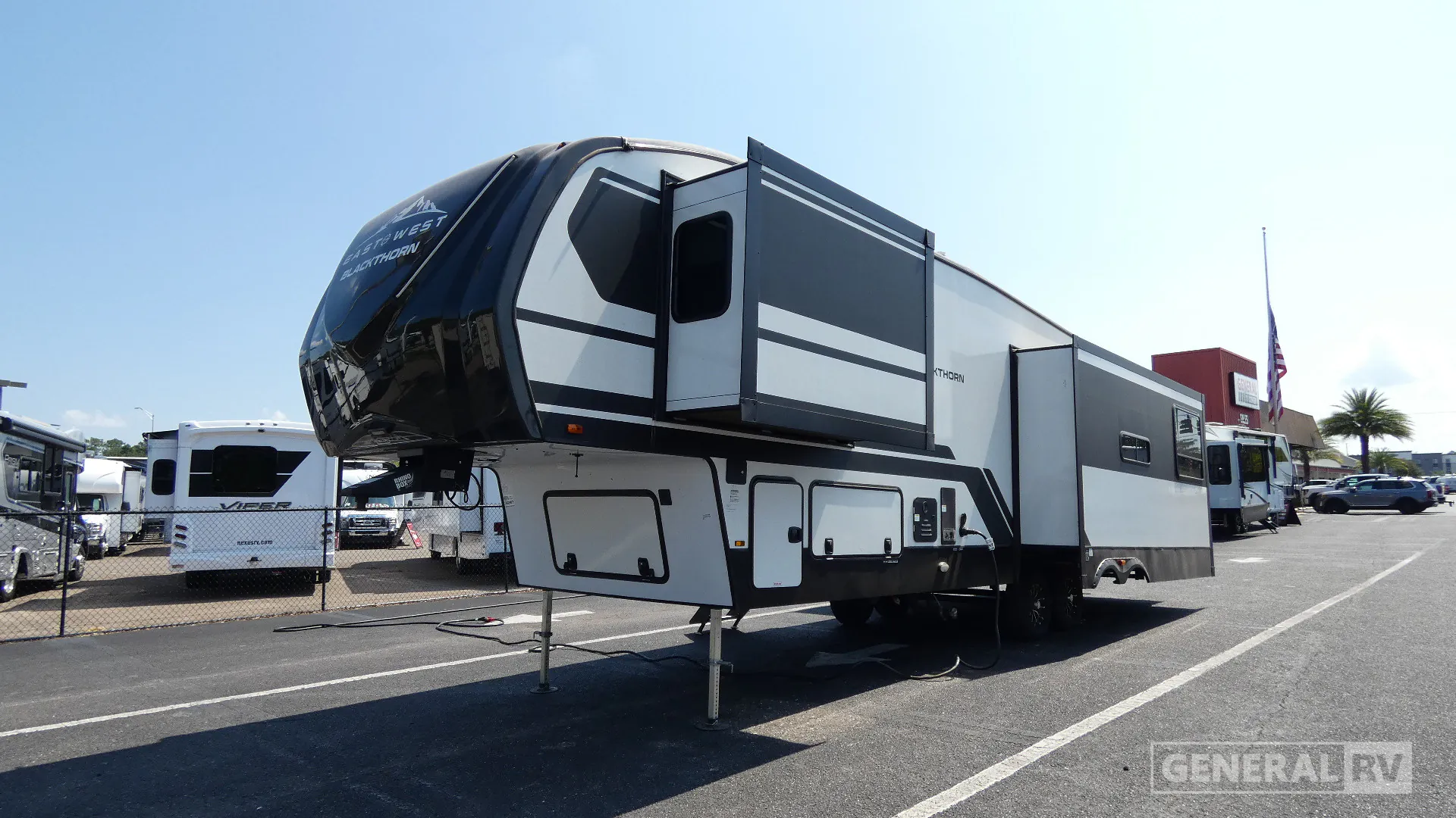 2024 East to West Blackthorn 3300RD dealer photo 5 from General RV
