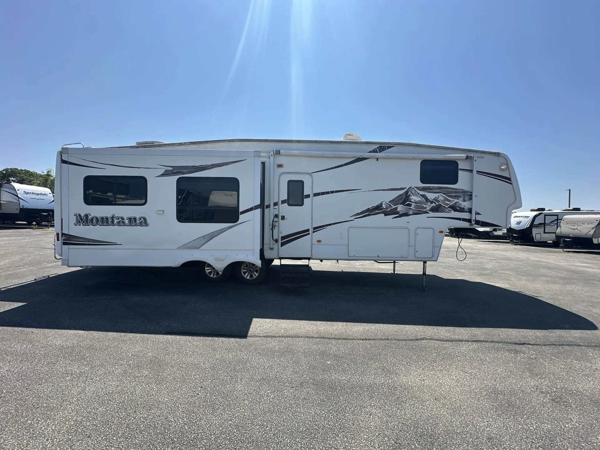 2007 Keystone Montana 3400RL — living area main