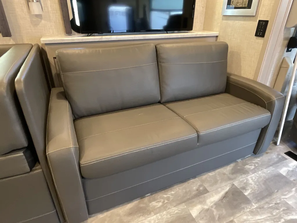 2023 Thor Motor Coach Challenger 35MQ, Photos photo 7