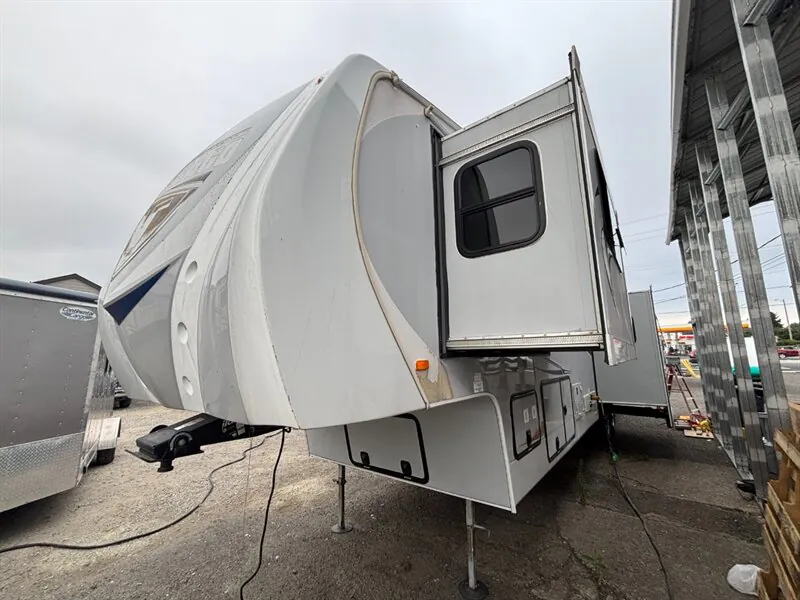 2016 Winnebago Latitude 34RG - Photo 3