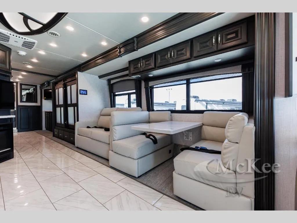 2026 Fleetwood Discovery 38N - Photo 4