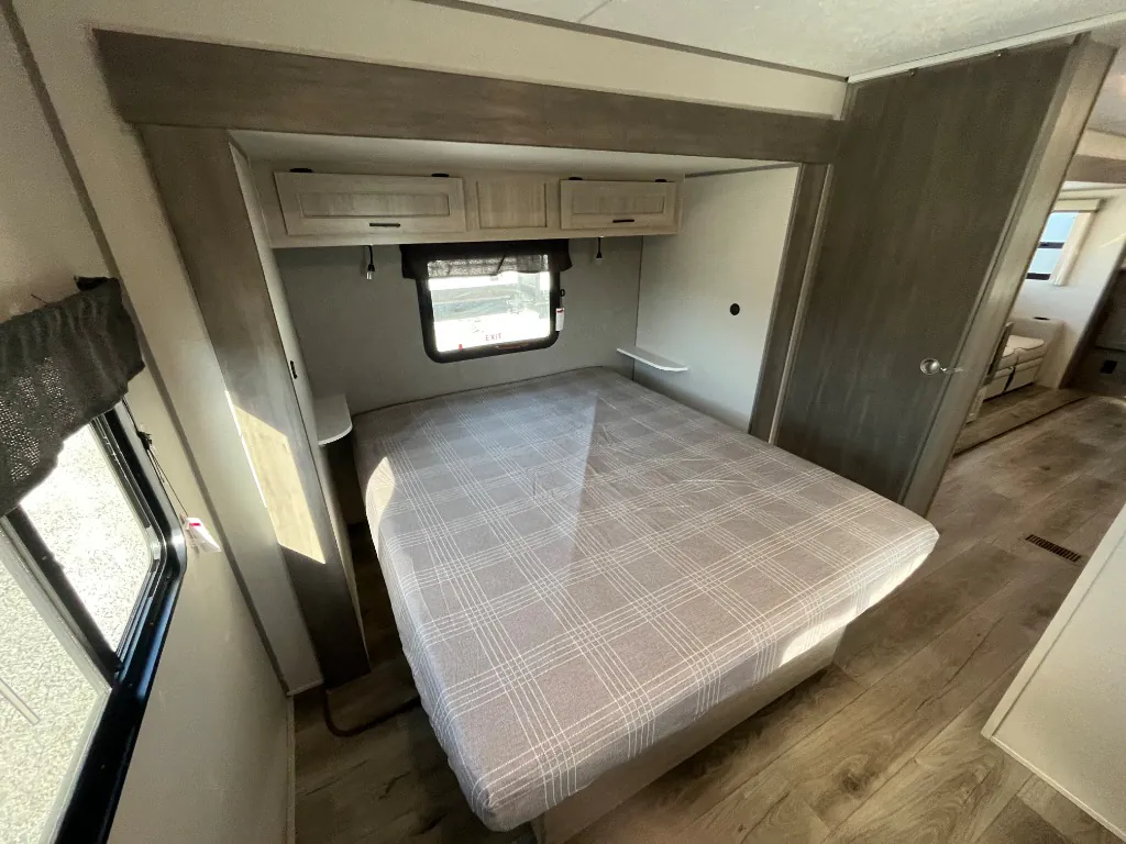 2026 Coachmen Catalina Legacy Edition 343BHTS (2 Queen Beds), Photos photo 37