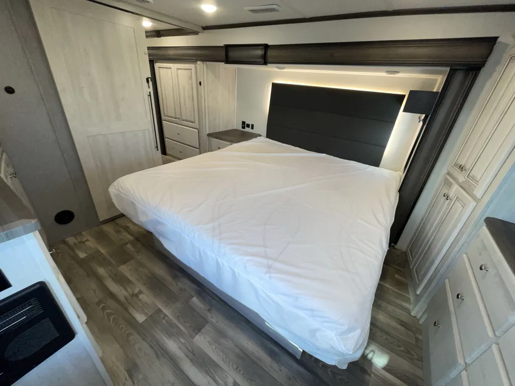2022 Forest River Cardinal Luxury 380RLX, Photos photo 16