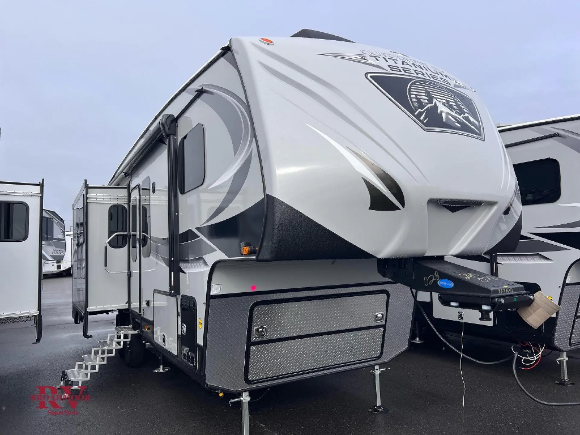 2026 Outdoors RV Glacier Peak Titanium Series F27KVS - Photo 2
