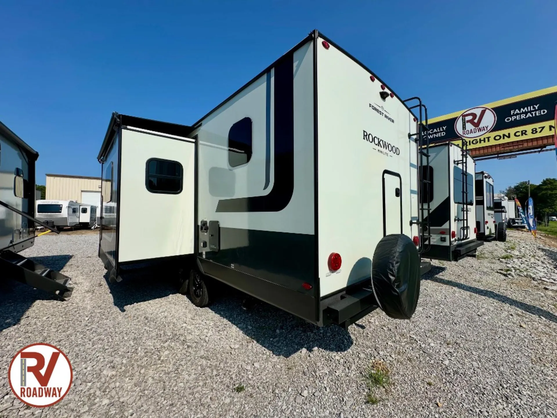2027 Forest River Rockwood Mini Lite 2509S — Photo 7