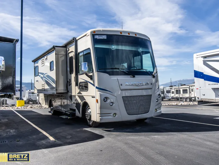 2018 Winnebago Vista LX 27N - Main photo