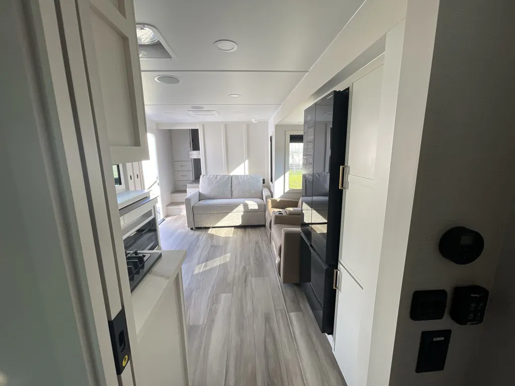 2026 Brinkley Model I 294, Photos photo 5