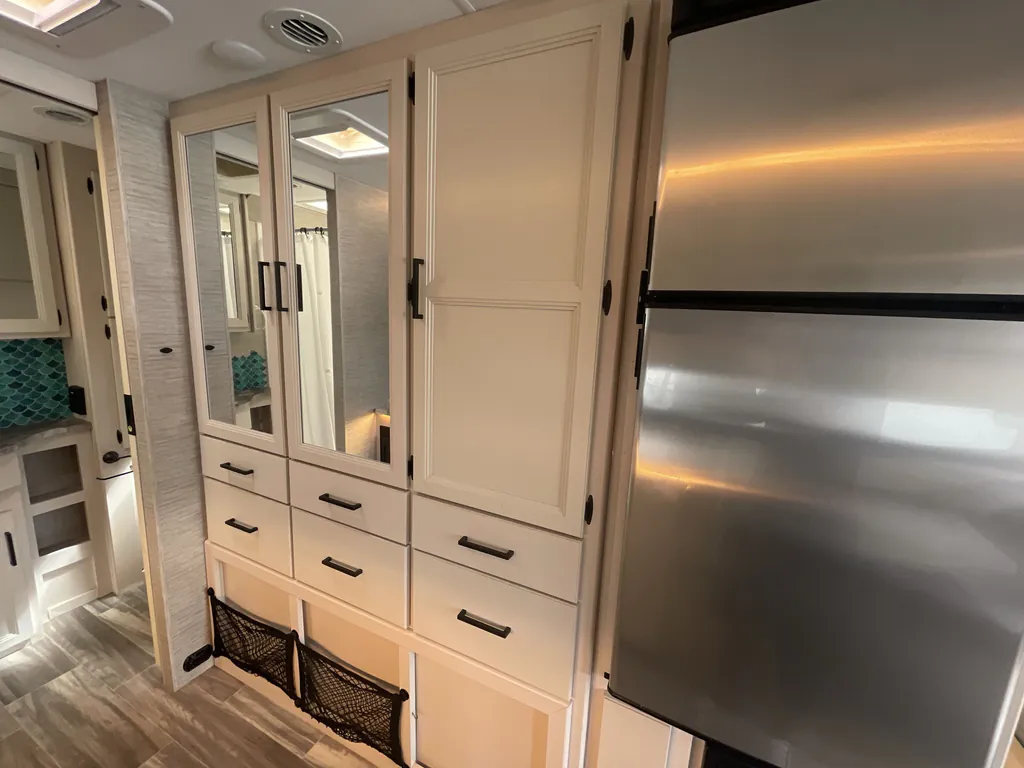 2022 Thor Motor Coach Axis 24.3, Photos photo 13