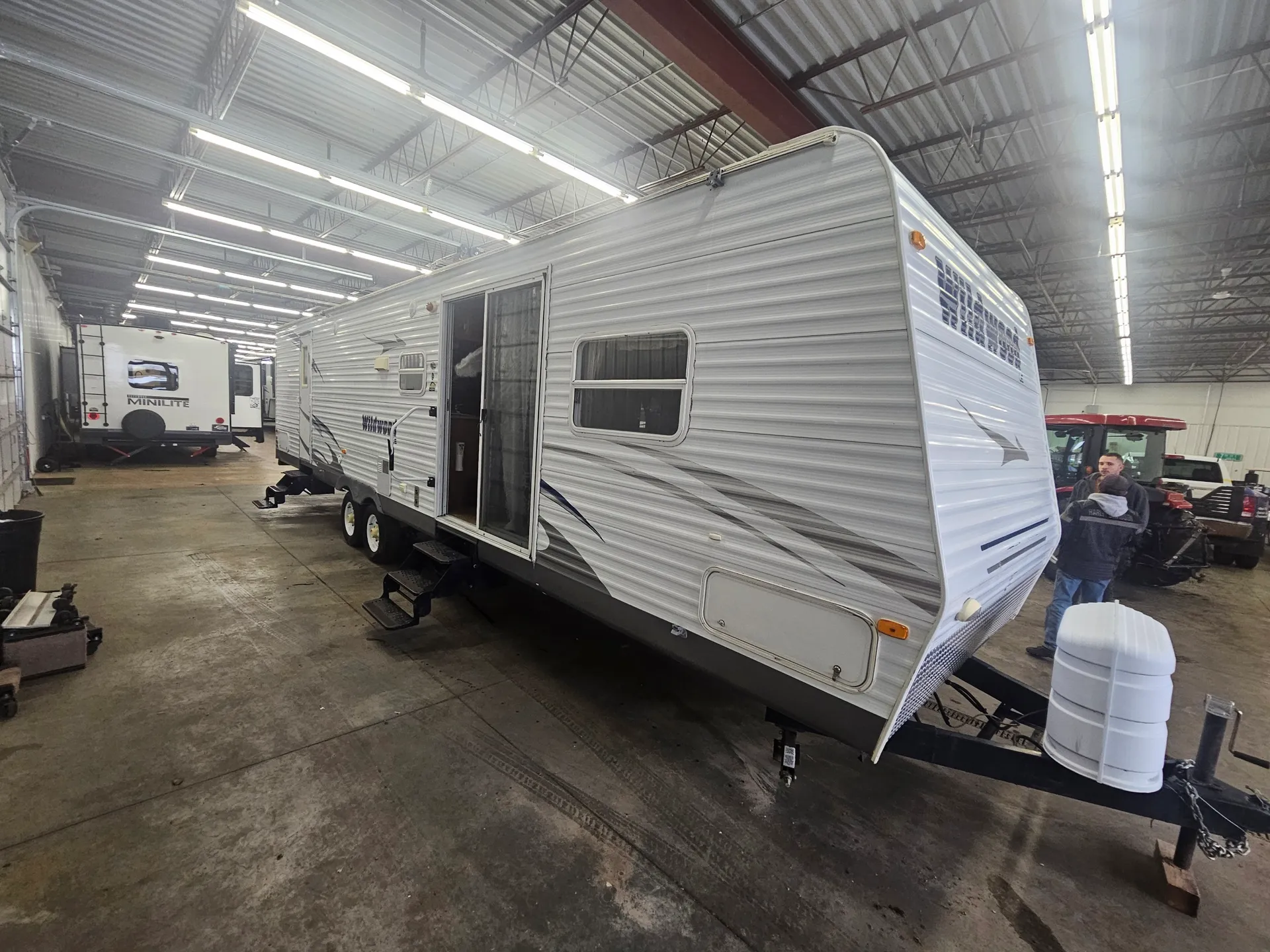 2008 Forest River Wildwood 37BHSS2Q - Photo 2
