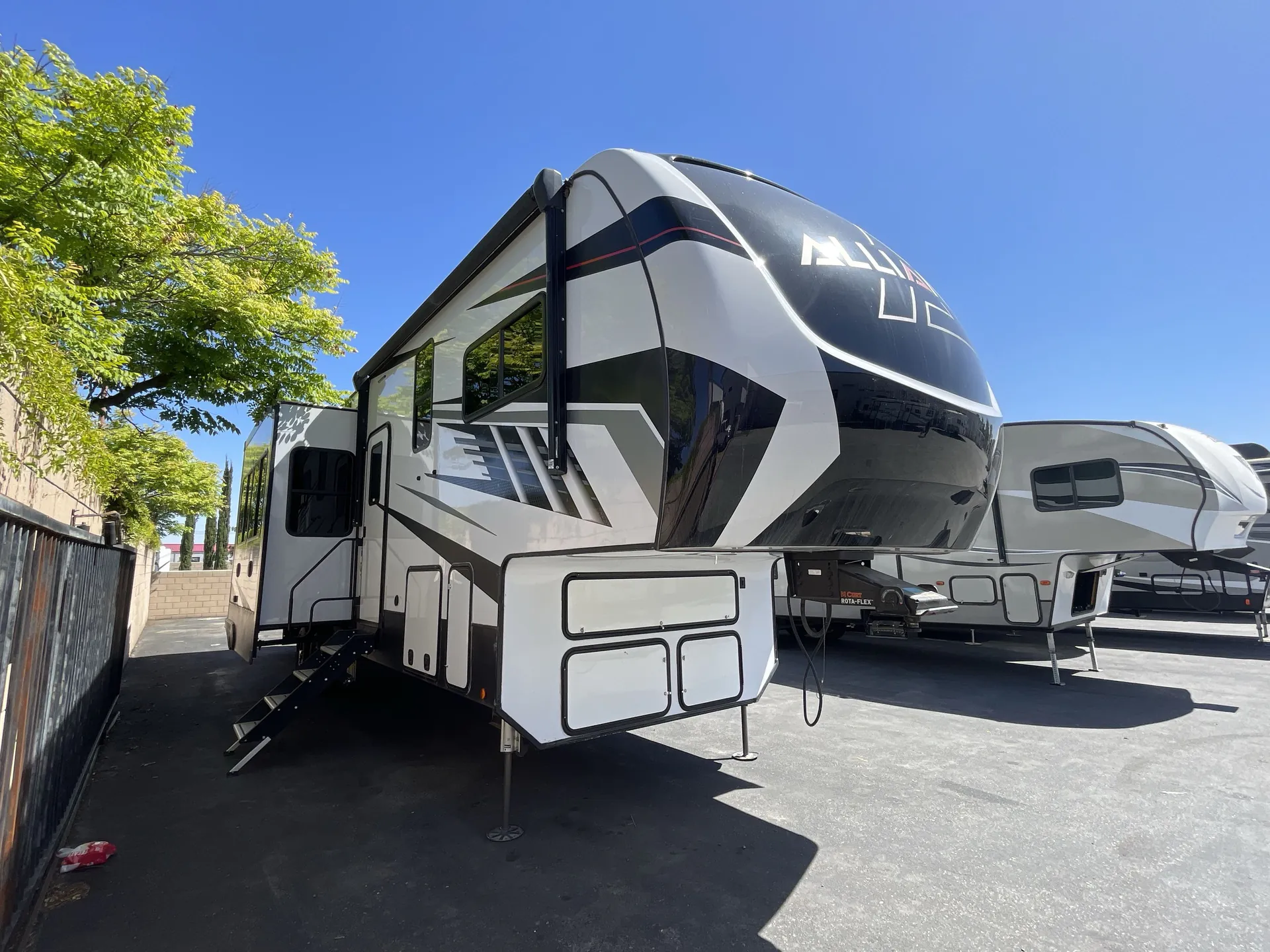 2022 Alliance RV Valor 36V11 - Photo 2