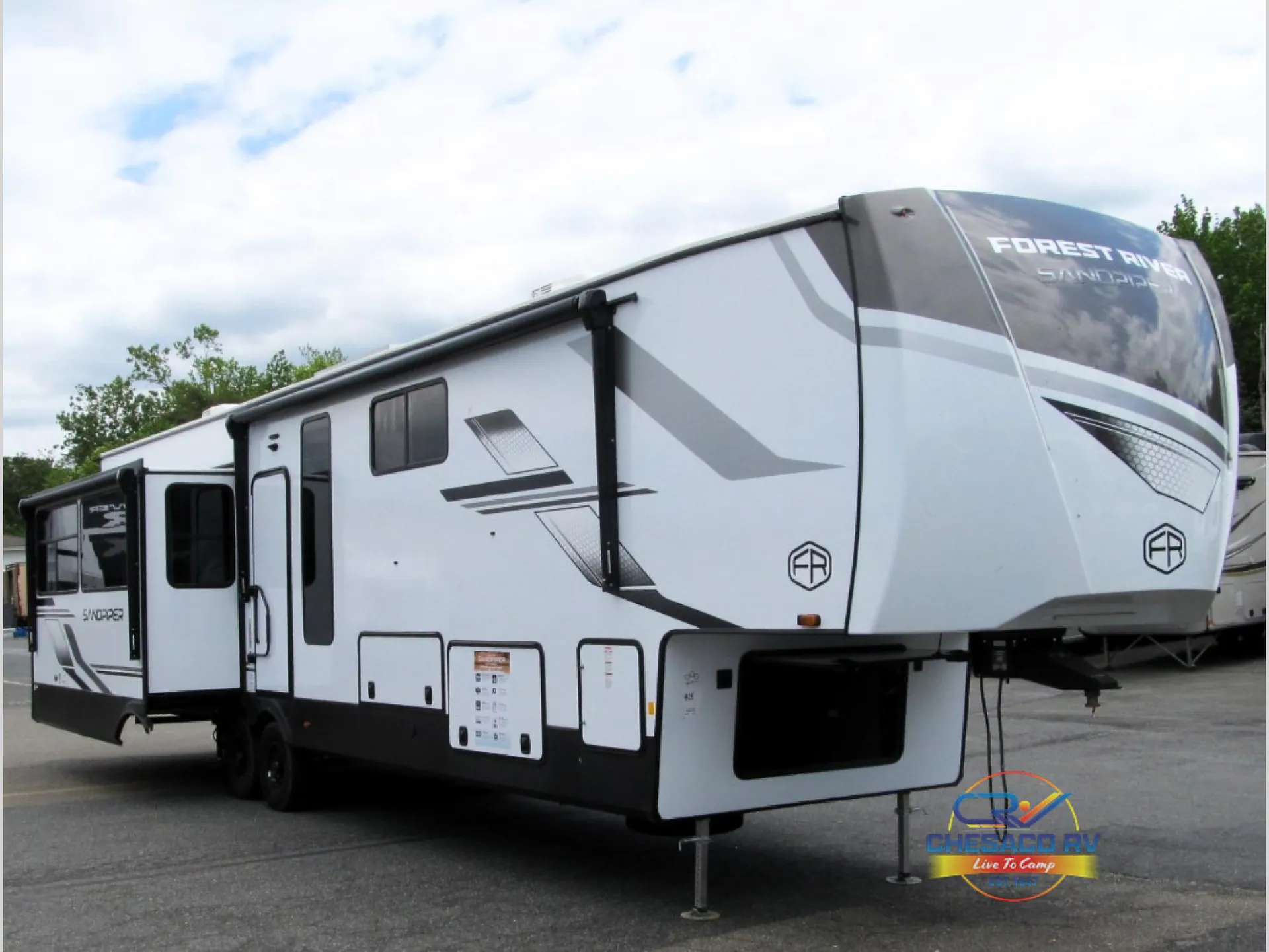 2025 Forest River Sandpiper 3900HBLR - Photo 2