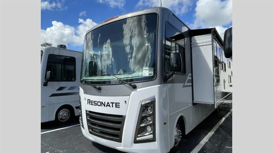 2026 Thor Motor Coach Resonate 32B - Photo 4