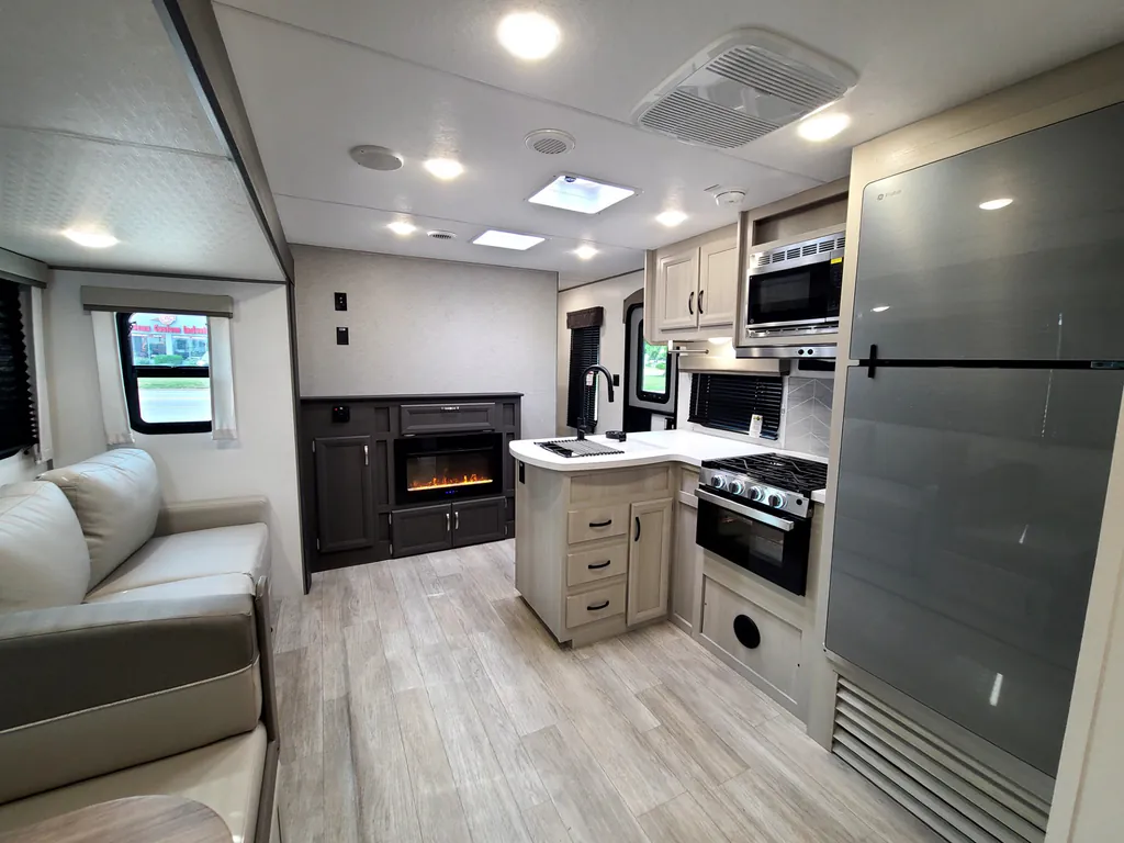 2027 Coachmen Catalina Legacy Edition 333DBDSCK, Photos photo 14