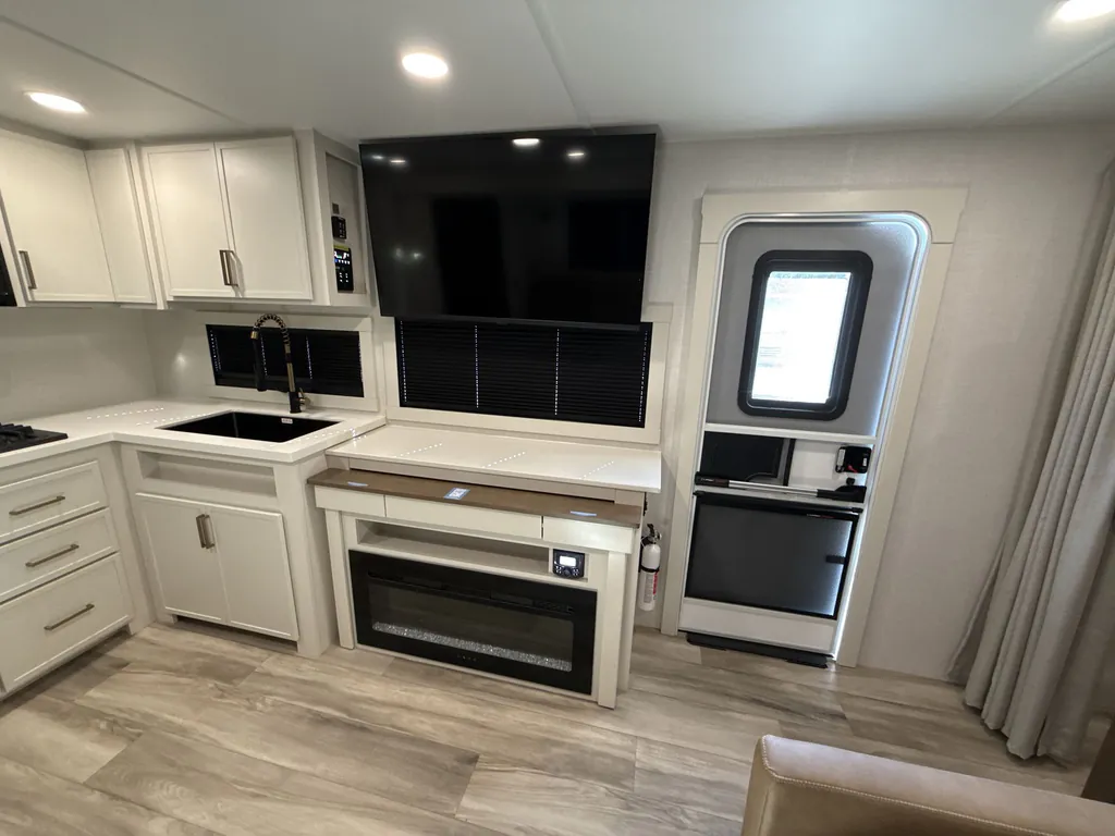 2027 Brinkley Model I 290, Photos photo 6