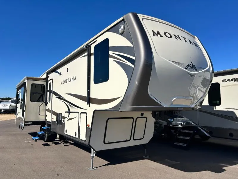 2016 Keystone Montana 3721 RL - Main photo