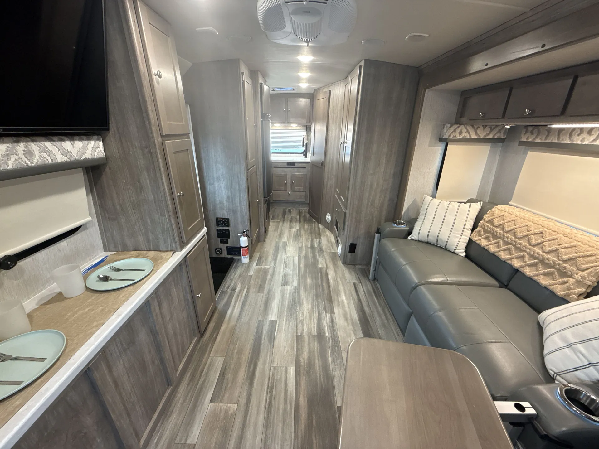 2023 Phoenix TRX 1562 — living area main