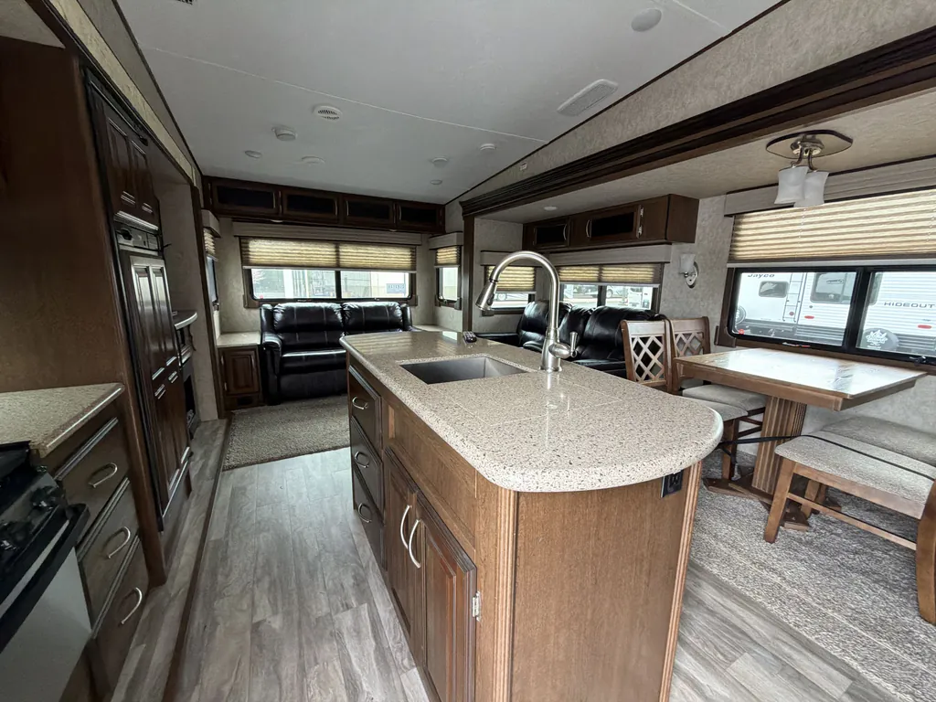 2017 Prime Time Crusader 295RST, Photos photo 2