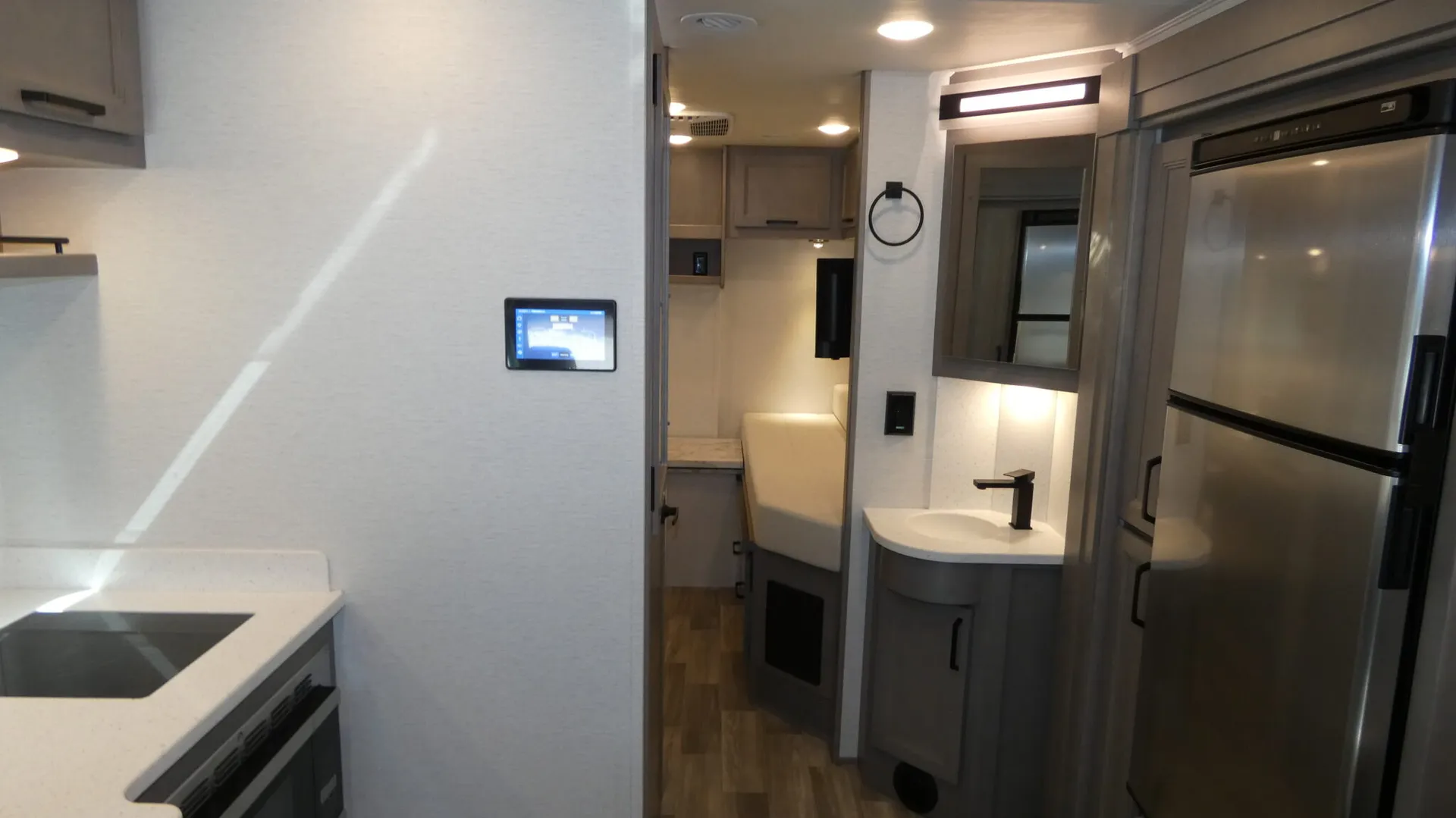 2026 Holiday Rambler Element 25T - Photo 3