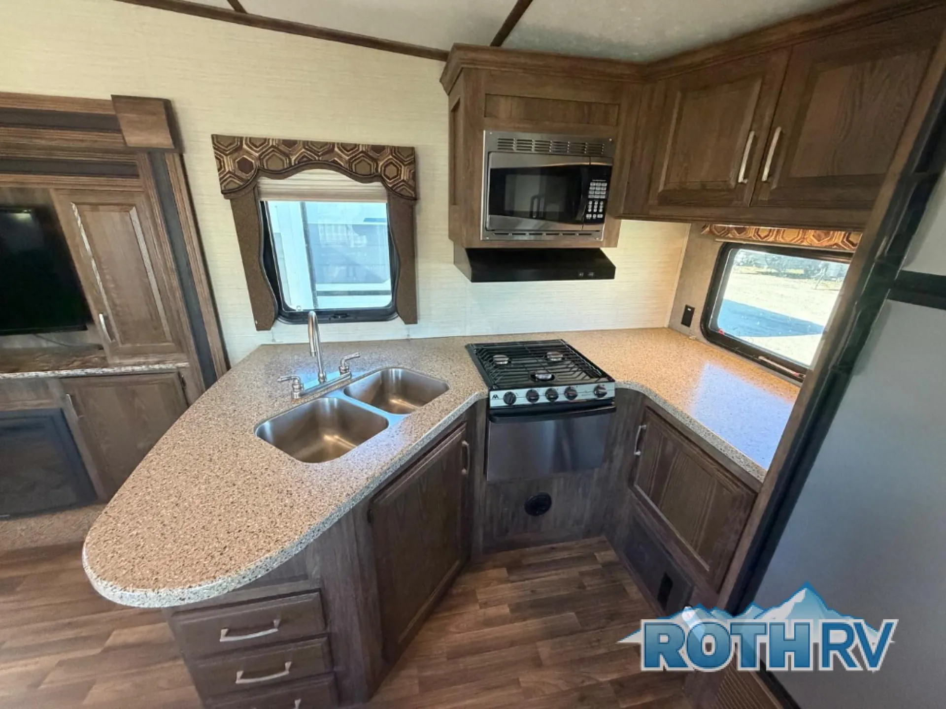 2017 Keystone Cougar XLite 28RKS - Photo 4