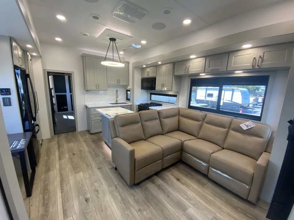 2026 Brinkley Model G 3970, Photos photo 6