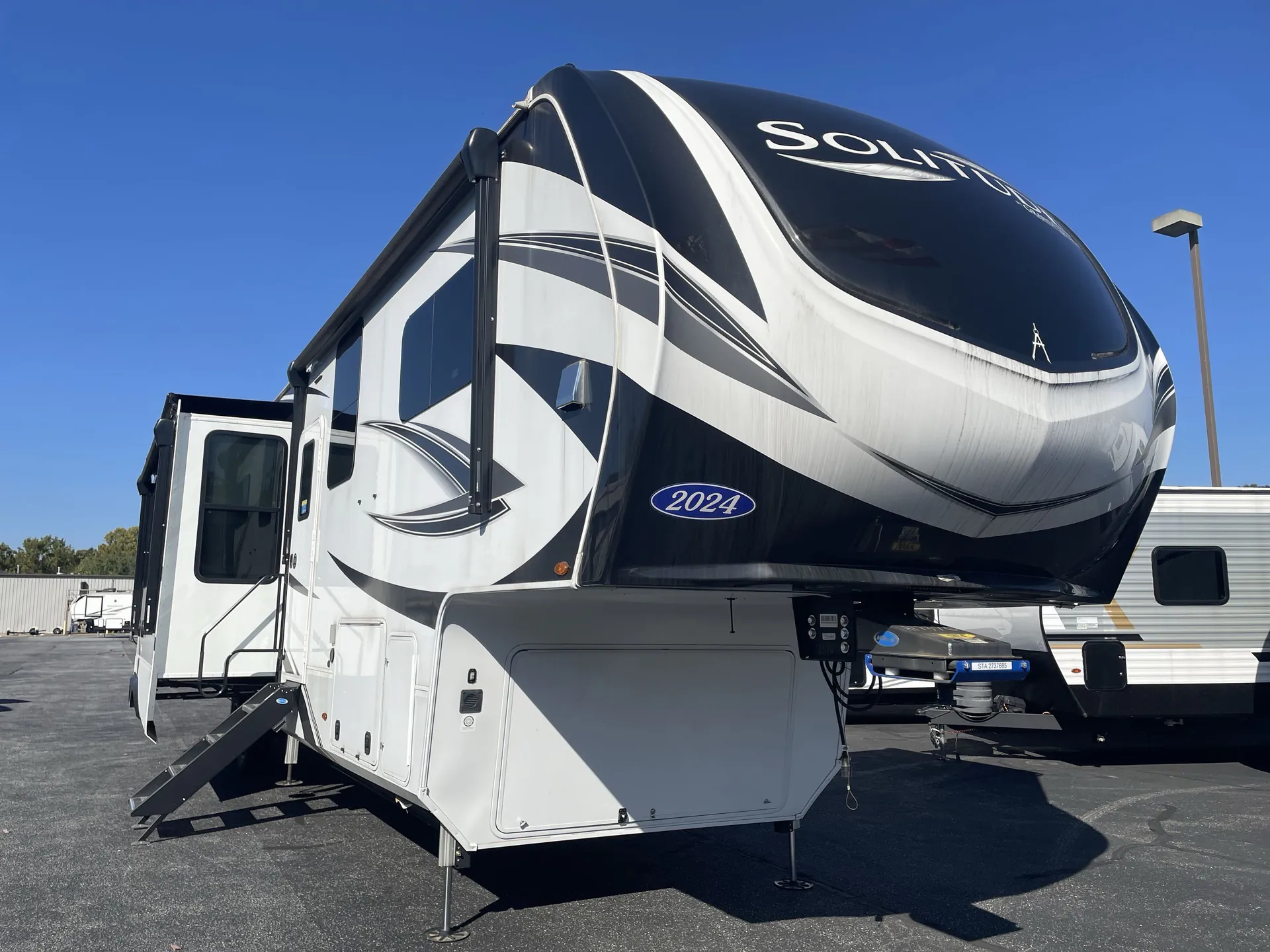 2024 Grand Design Solitude 391DL-R - Photo 2