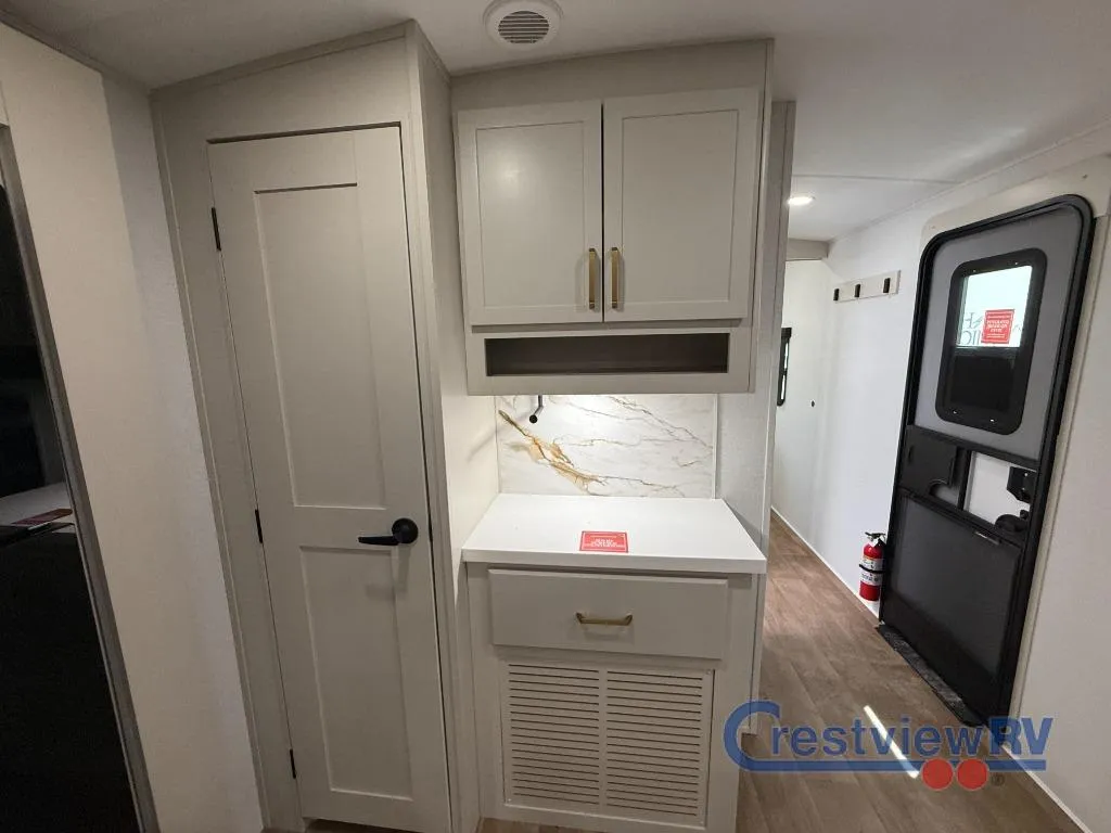 2027 Grand Design Imagine 2970RL - Photo 4